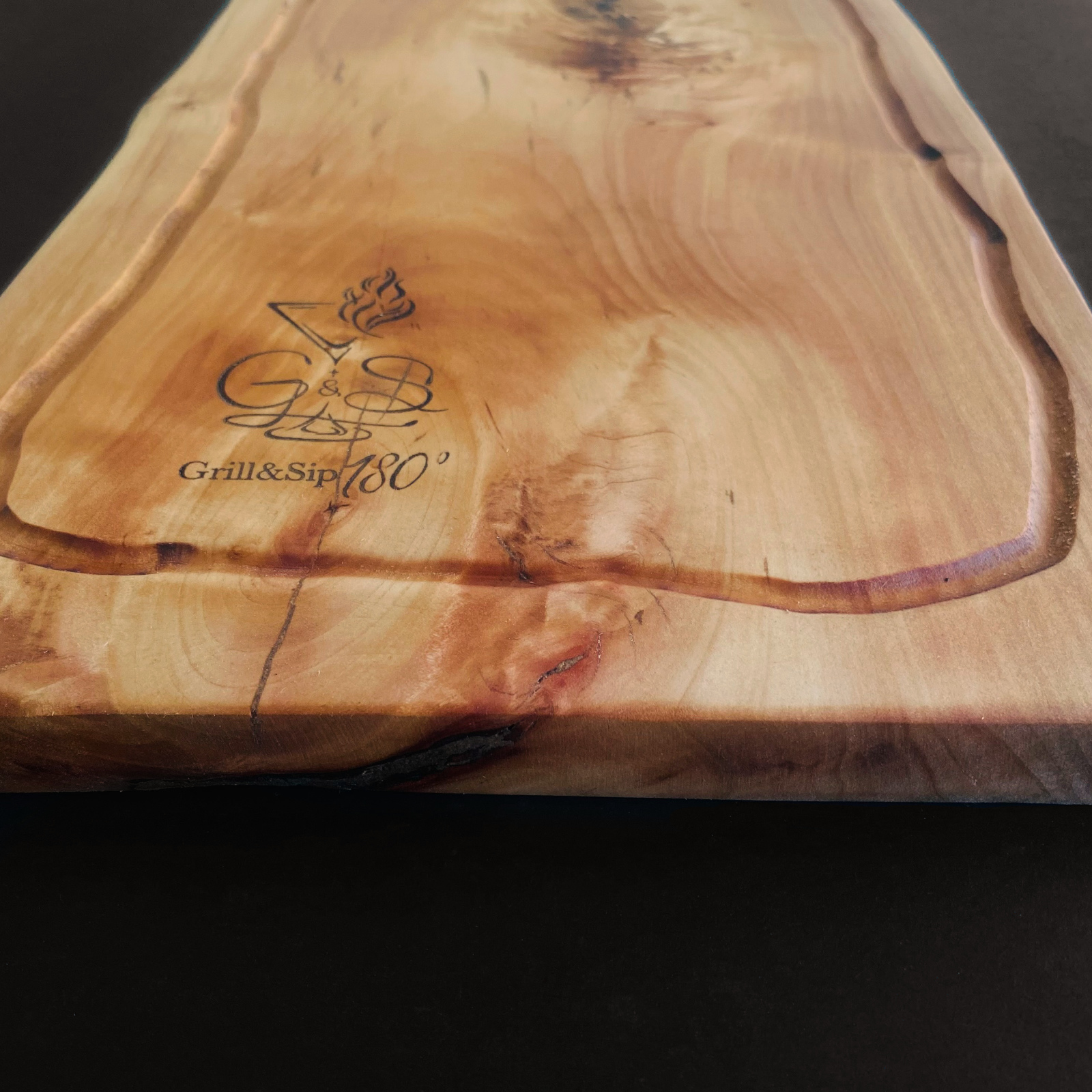Tabla de Corte con Herradura 45cm - Roble Artesanal para Quincho Grill&Sip 180° - Imagen 3