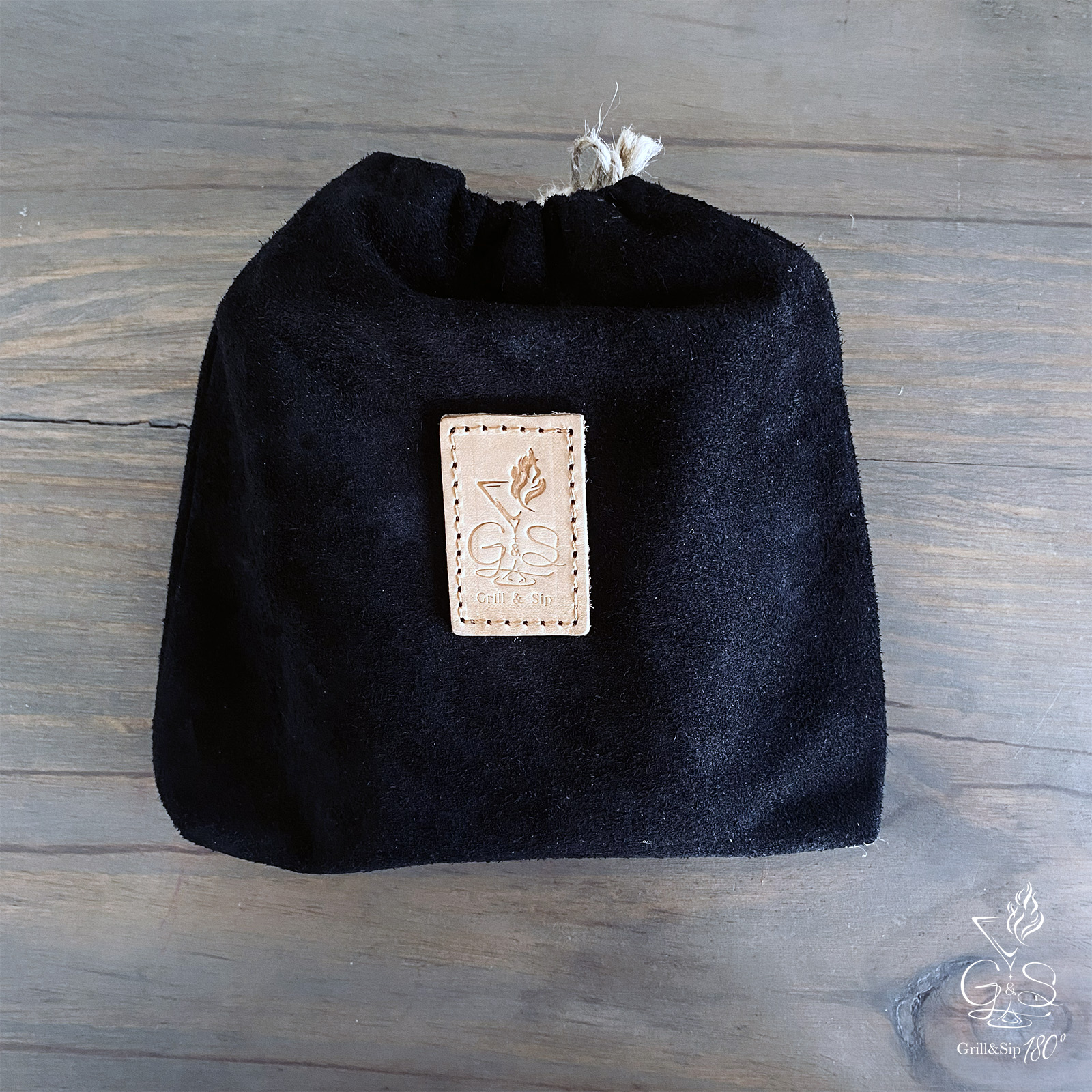 Juego de 4 Cachos de Cuero Negro con Bolsa - Set Básico 20 Dados Artesanal - Imagen 2